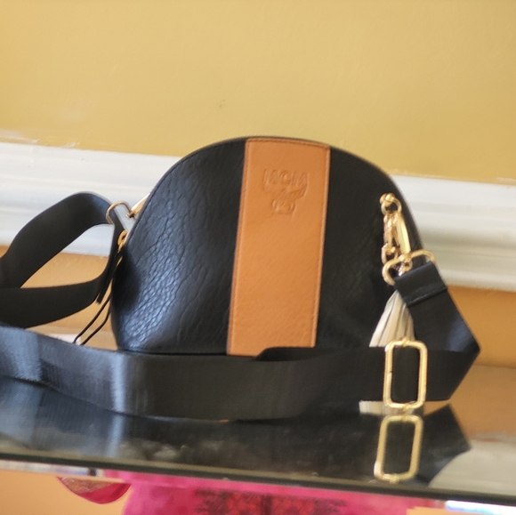 MCM pouch converted in to shoulder bag or cross body - Picture 10 of 16